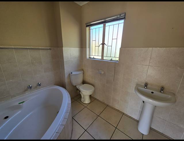 3 BEDROOM TOWNHOUSE FOR SALE IN KOSMOSDAL